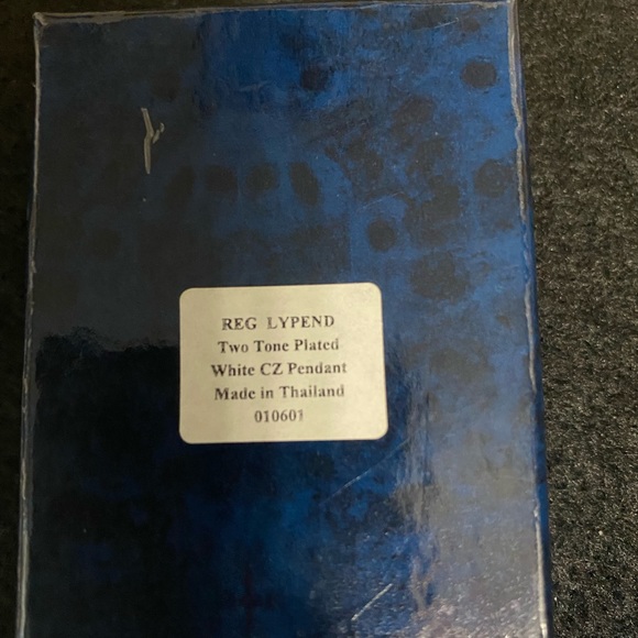 Cz diamond pendant with gold chain - Picture 4 of 5